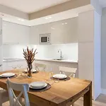 Plaza Center Apartment *