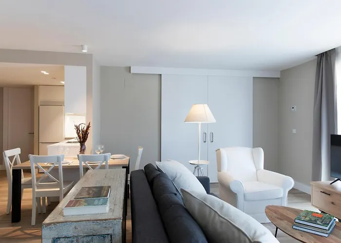 Apartment Plaza Center